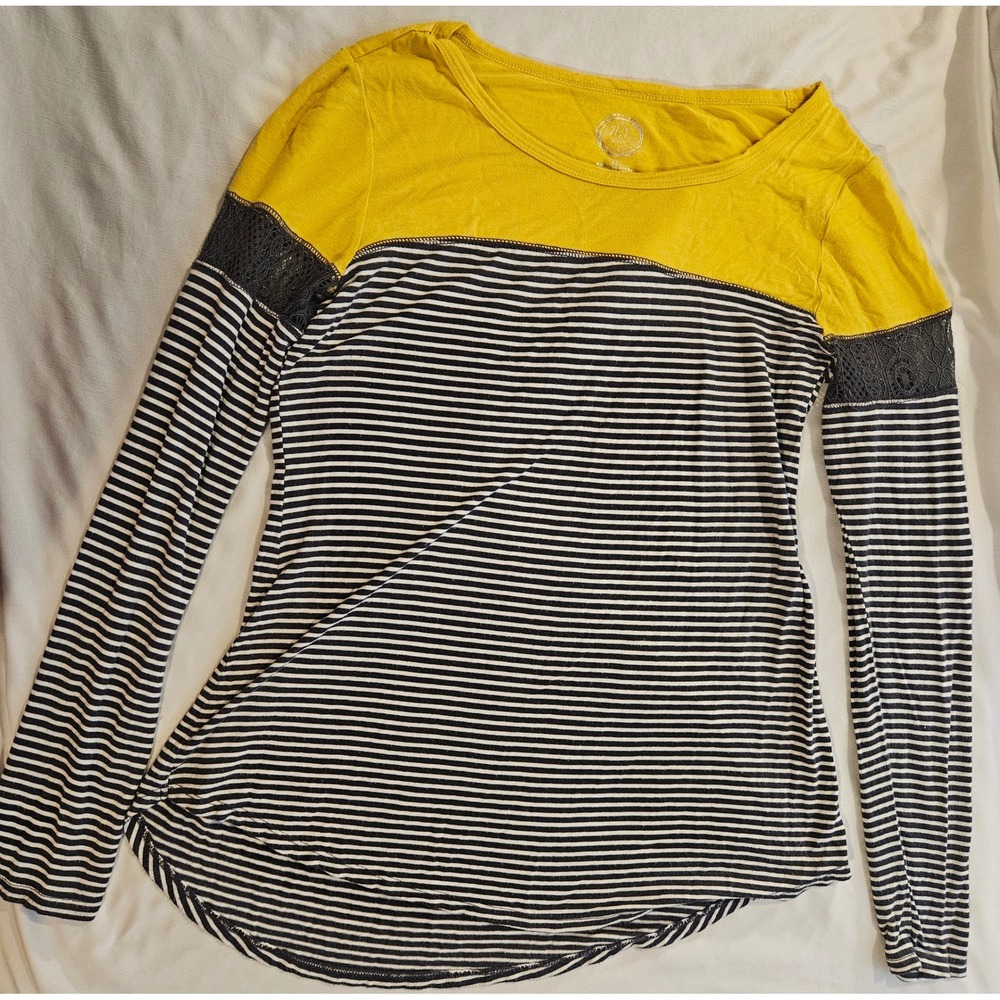 Maurices 24/7 Womens XS Yellow Striped Long Sleeve Top Lace Y2K Mustard Casual